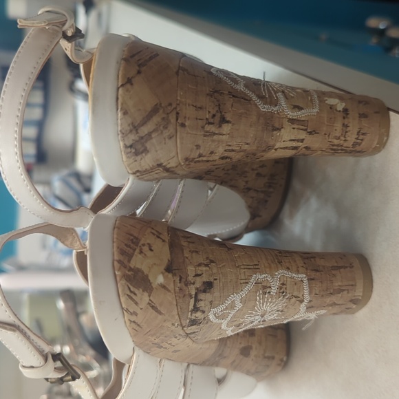 4" heels - Picture 3 of 4